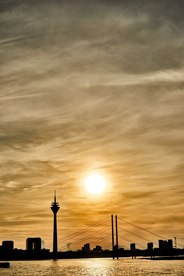 Düsseldorf mit Rheinturm