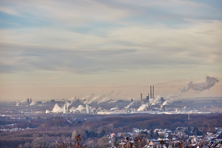 Blick auf Oberhausen und Duisburg mit Thyssen Krupp Steel